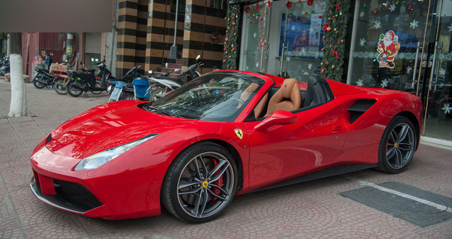 Điểm danh những siêu xe cập bến Việt Nam trong năm 2017